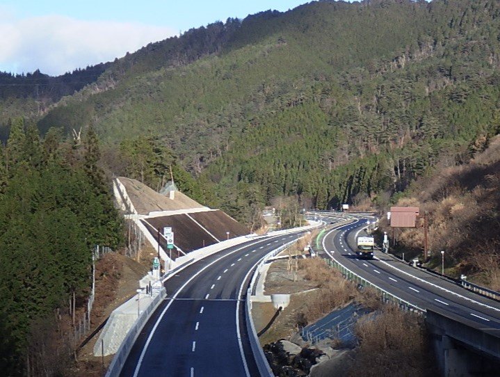 東海北陸自動車道　白鳥工事